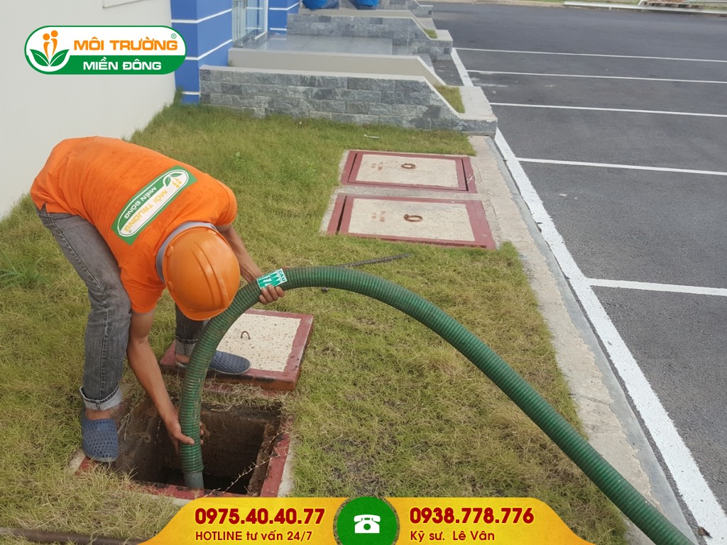 Hút bể phốt trường học