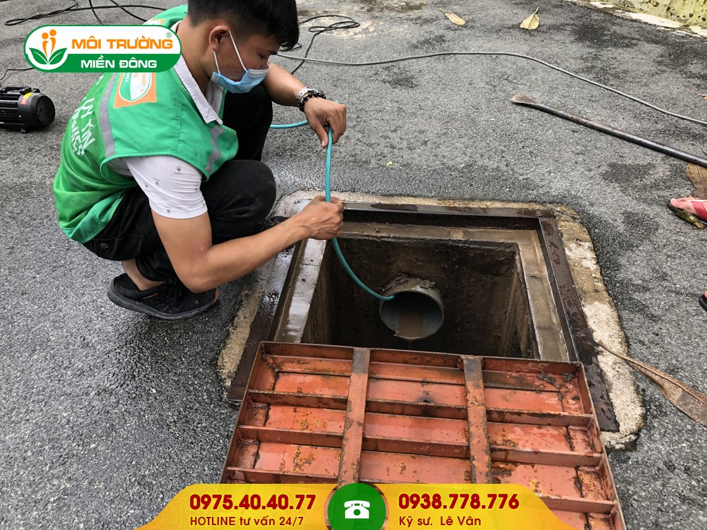 Vệ sinh đường ống thoát nước mưa